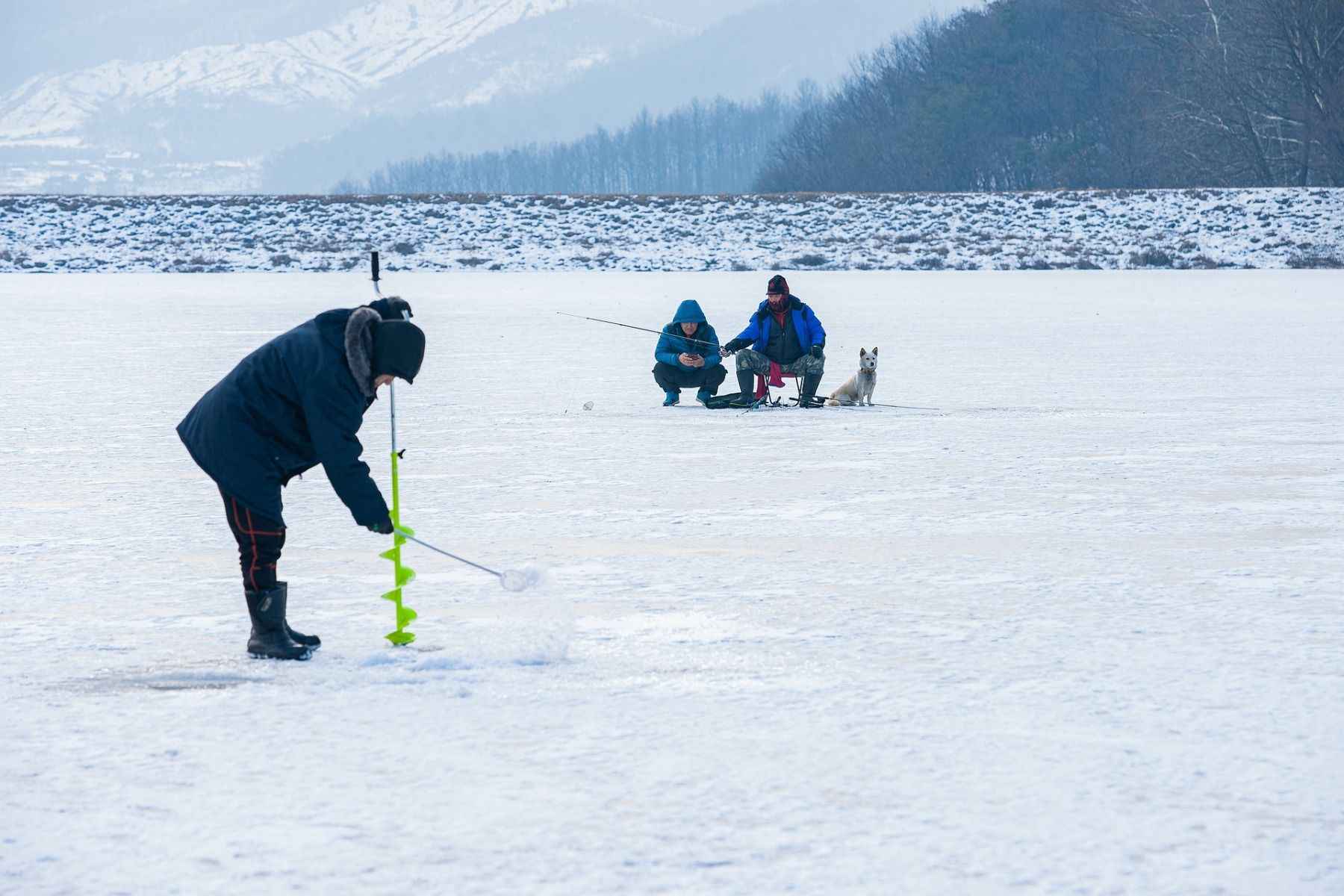 10 Tips to Stay Warm and Safe During Winter Fishing