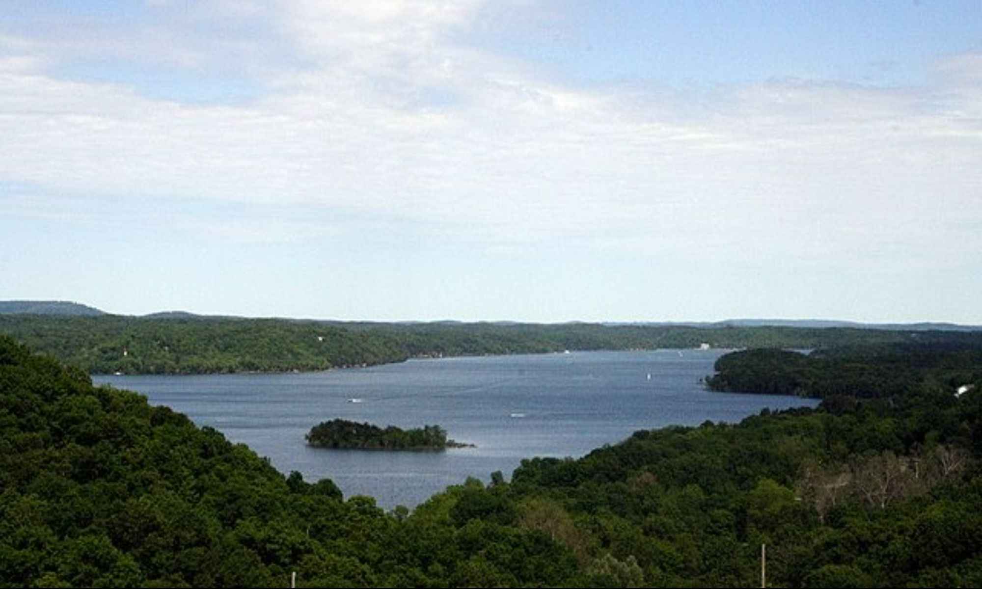 Rogers, AR Fishing: Glistening Lakes in the Ozarks